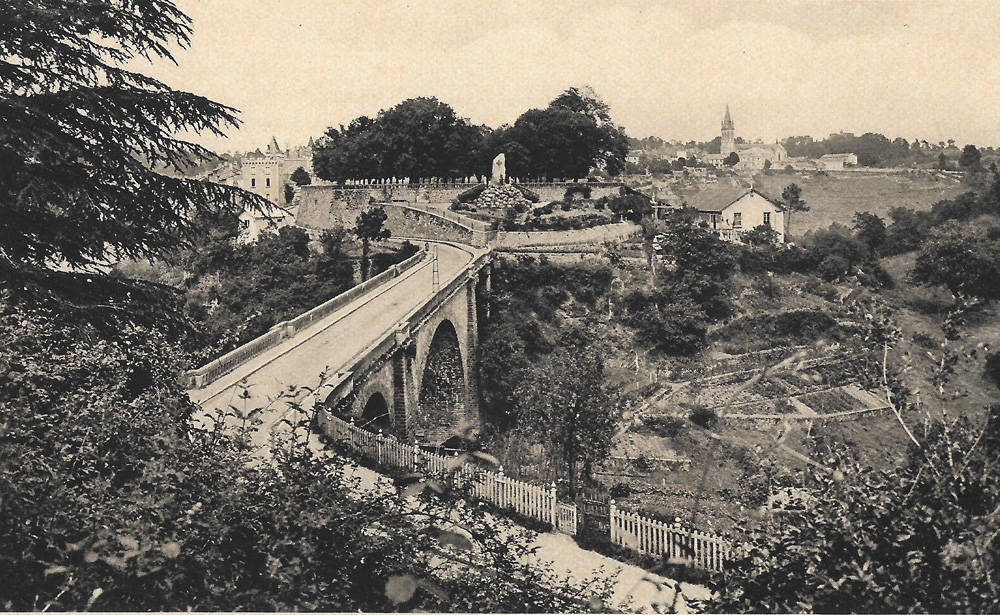 Place de la grande église par le pont